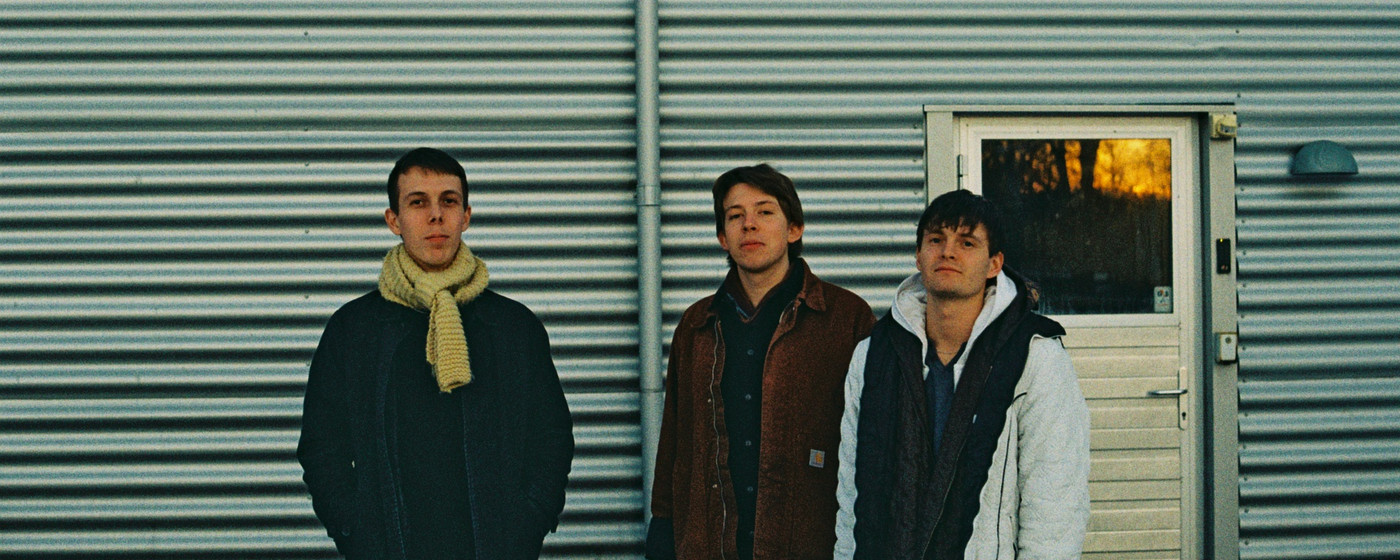 Bandfoto - Dream Big FishDREAM BIG FISH is an international trio based in Berlin. The band consists of three young musicians who found each other through a shared love for improvisation and joy of finding something unique together in the unknown. The music is embracing the individual expression of the three members whilst still showcasing the unity of the trio, and you can hear how the musicians trust, encourage and challenge one another. This harmony of give-and-take arose through extensive hours in the re